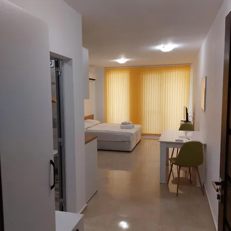Sapphire Apartment *